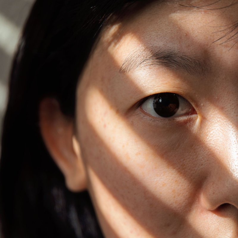 Parches y cremas para el contorno de ojos: cuáles funcionan realmente